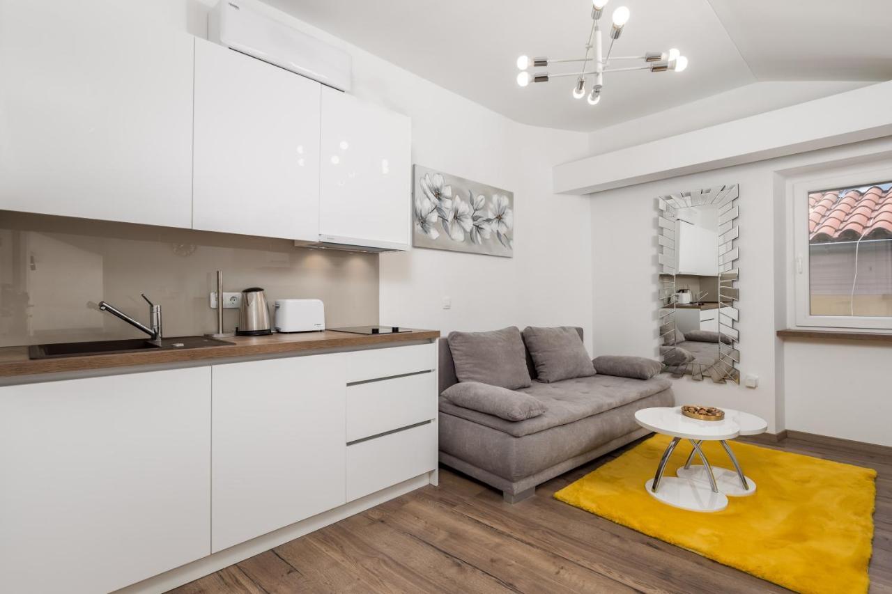 Central Apartments Dalmatina Rijeka Exteriör bild