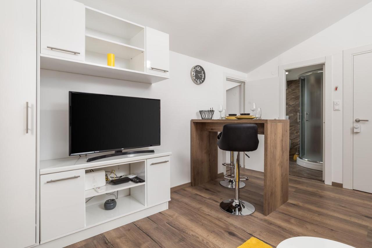 Central Apartments Dalmatina Rijeka Exteriör bild