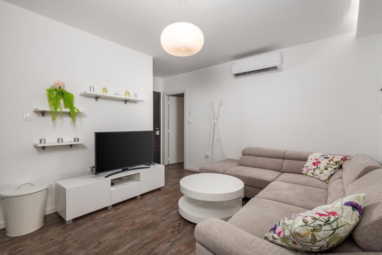 Central Apartments Dalmatina Rijeka Exteriör bild