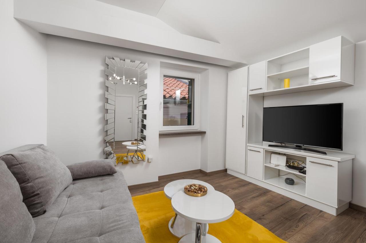 Central Apartments Dalmatina Rijeka Exteriör bild